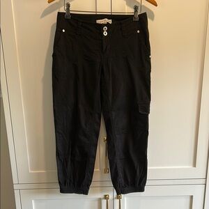 Guess Black Cropped Capri Pants Low Rise Jogger Style Size 25